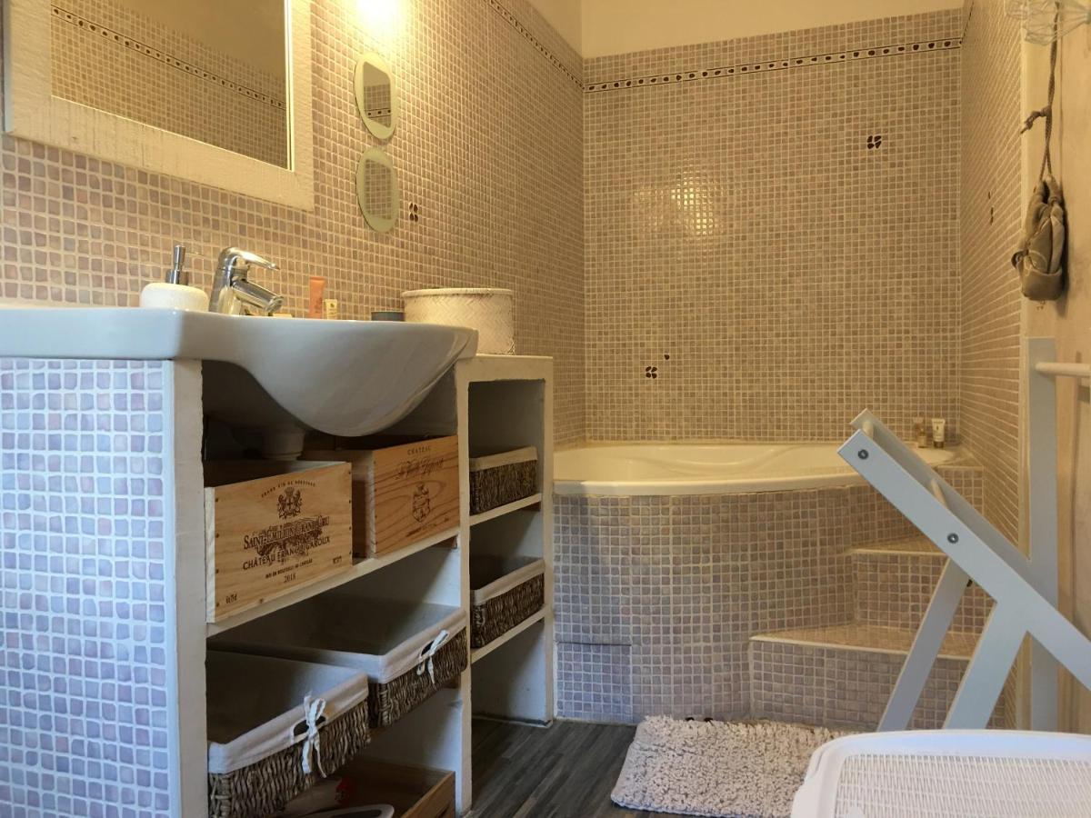 Le Baratier- Demeure de charme sauna piscine Calvisson Extérieur photo