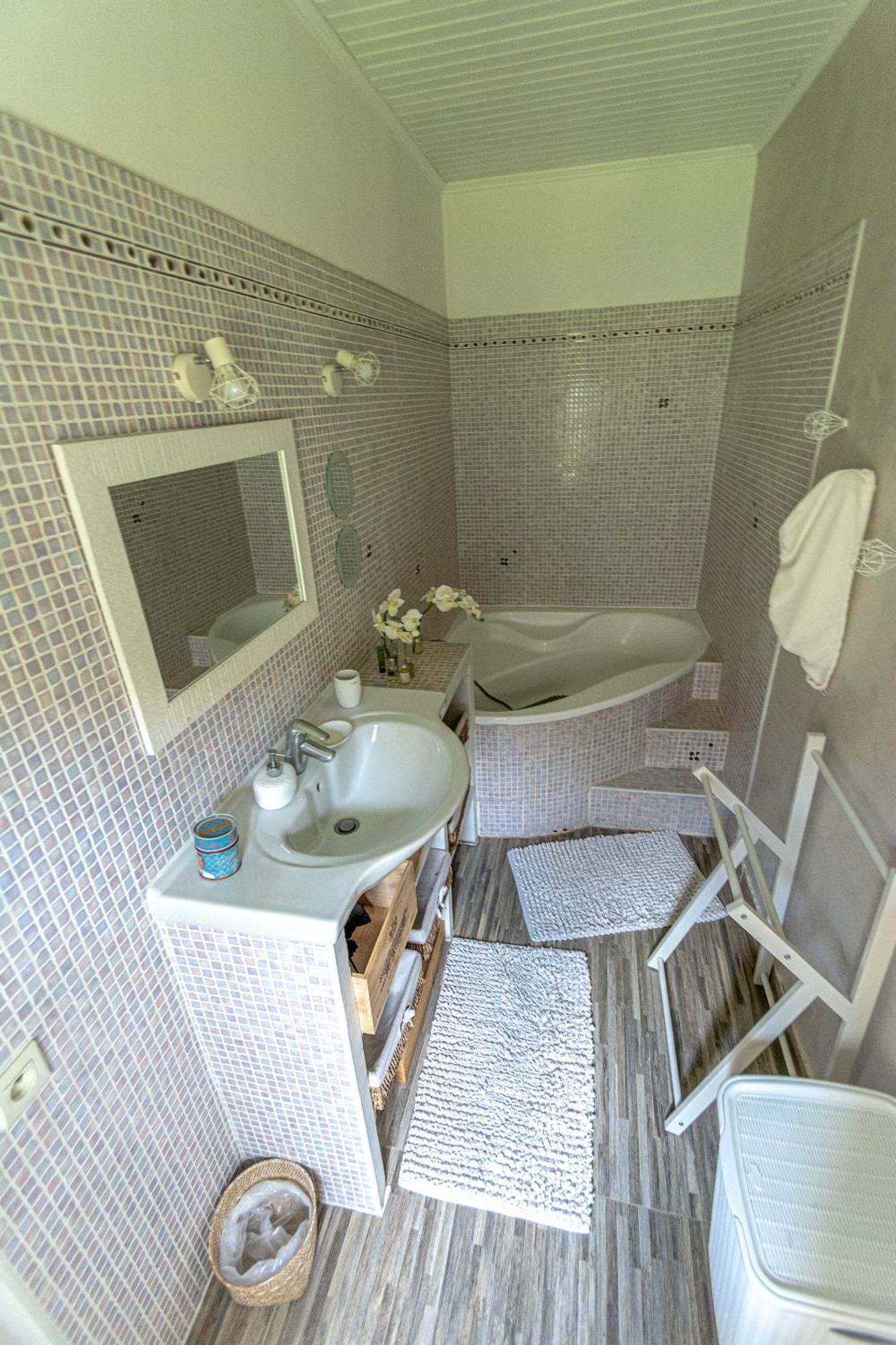 Le Baratier- Demeure de charme sauna piscine Calvisson Extérieur photo